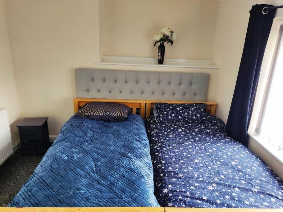 Cheerful 2-Bedroom Home With Off Street Parking Blackpool Luaran gambar