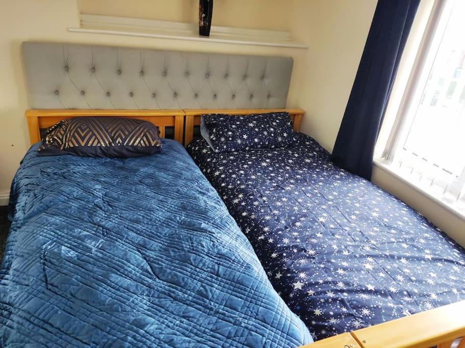 Cheerful 2-Bedroom Home With Off Street Parking Blackpool Luaran gambar