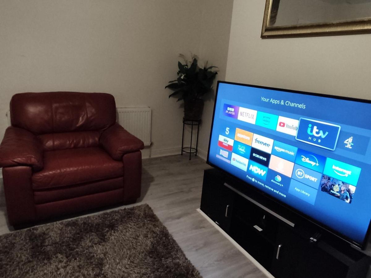 Cheerful 2-Bedroom Home With Off Street Parking Blackpool Luaran gambar