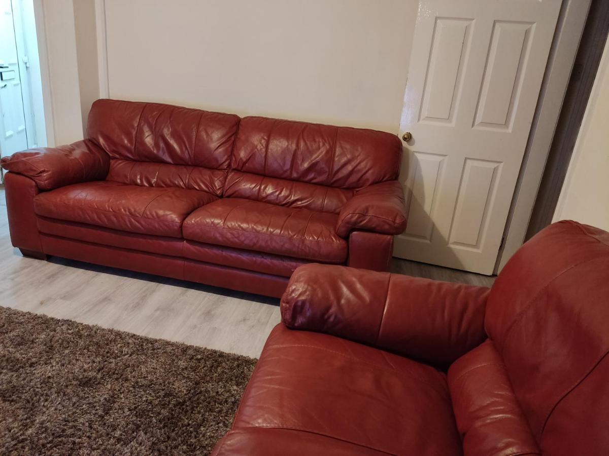 Cheerful 2-Bedroom Home With Off Street Parking Blackpool Luaran gambar