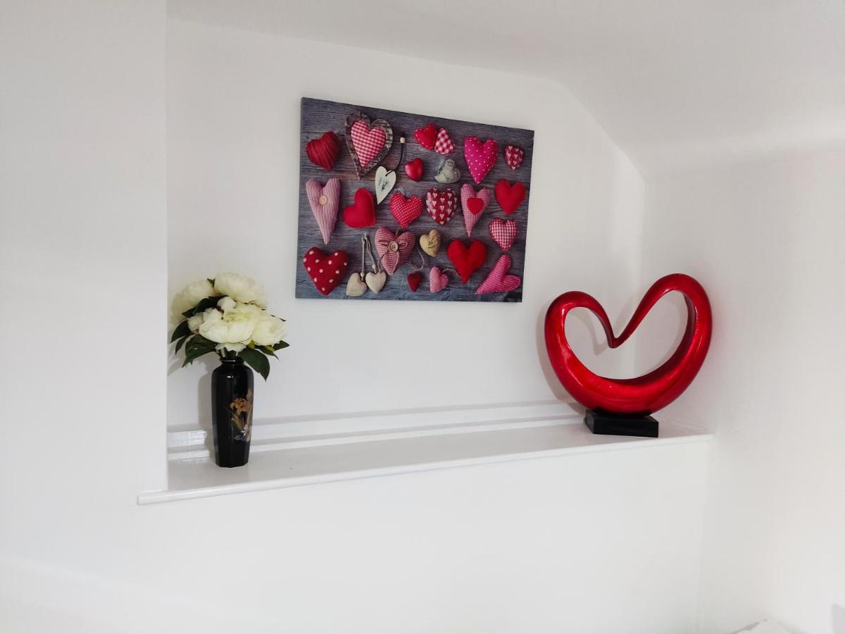 Cheerful 2-Bedroom Home With Off Street Parking Blackpool Luaran gambar